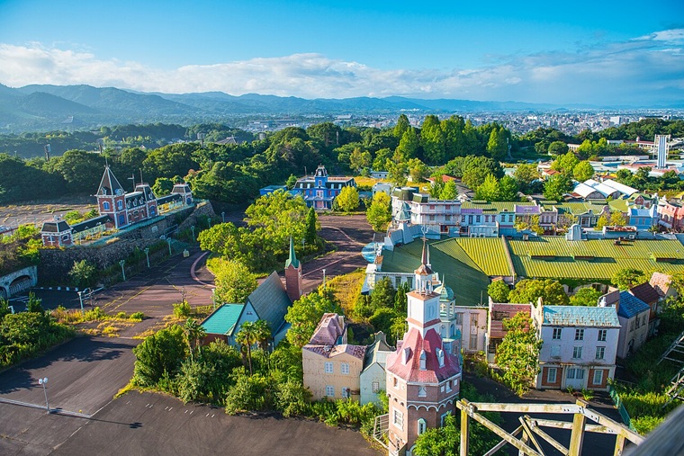 The abandoned castle and empty Main Street at Nara Dreamland, Japan's abandoned Disneyland clone.