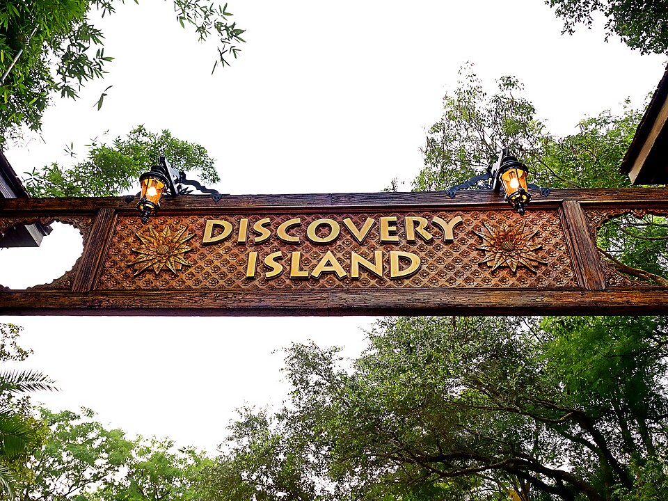 A rotting building inside the abandoned Discovery Island, left behind when Disney closed the zoo
